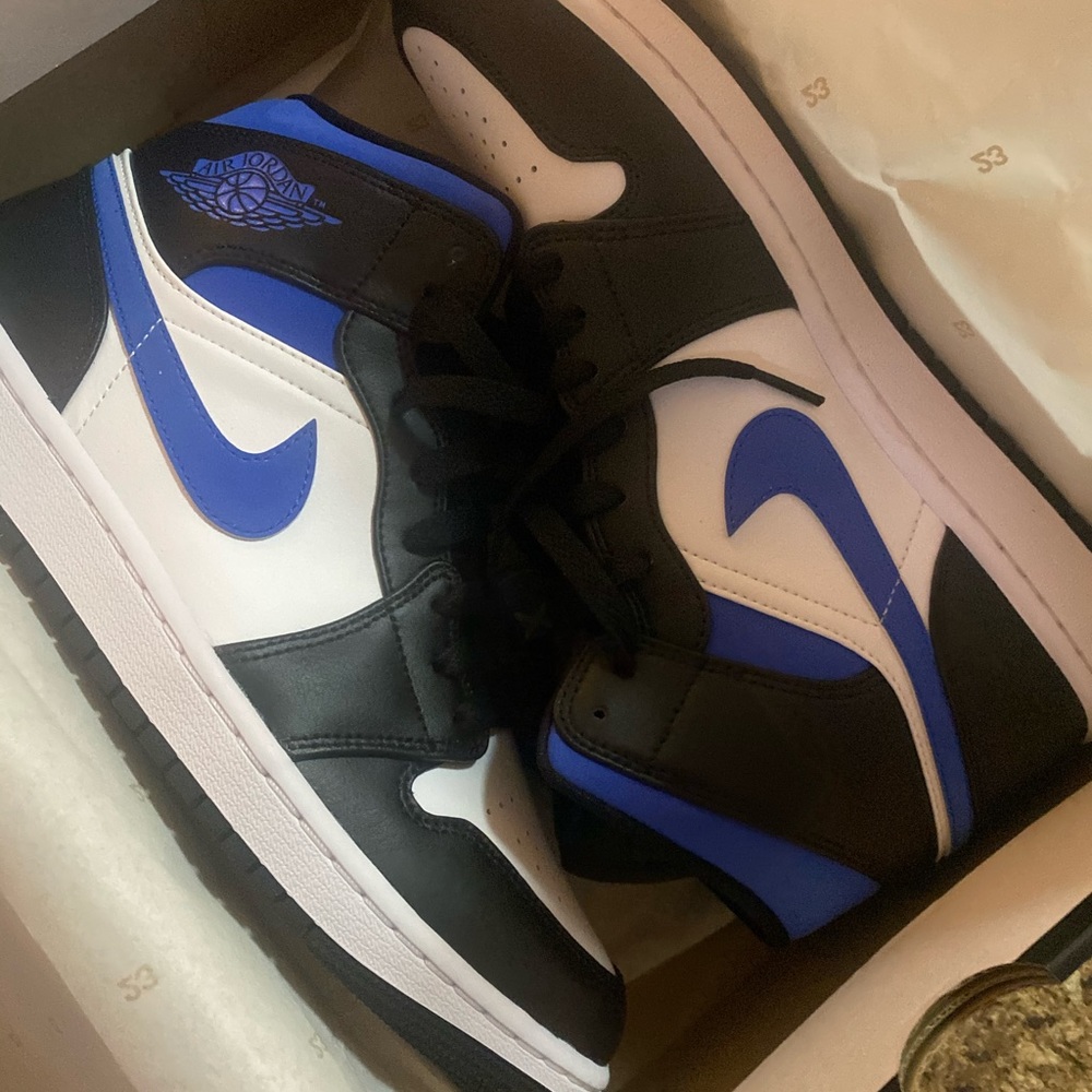 Retro 1 MID Royal, white and black.
